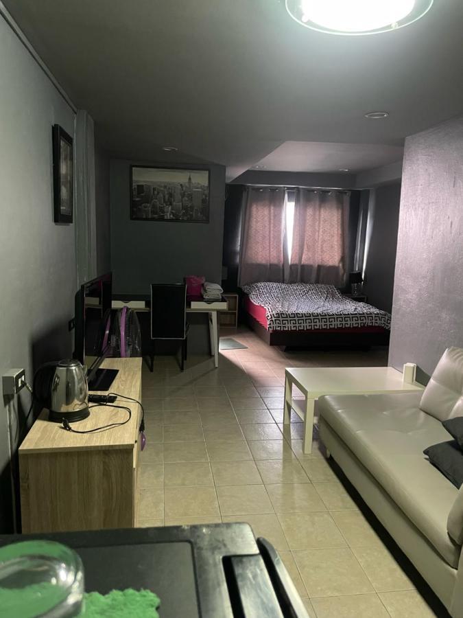 Happy Apple Guesthouse Pattaya Zewnętrze zdjęcie