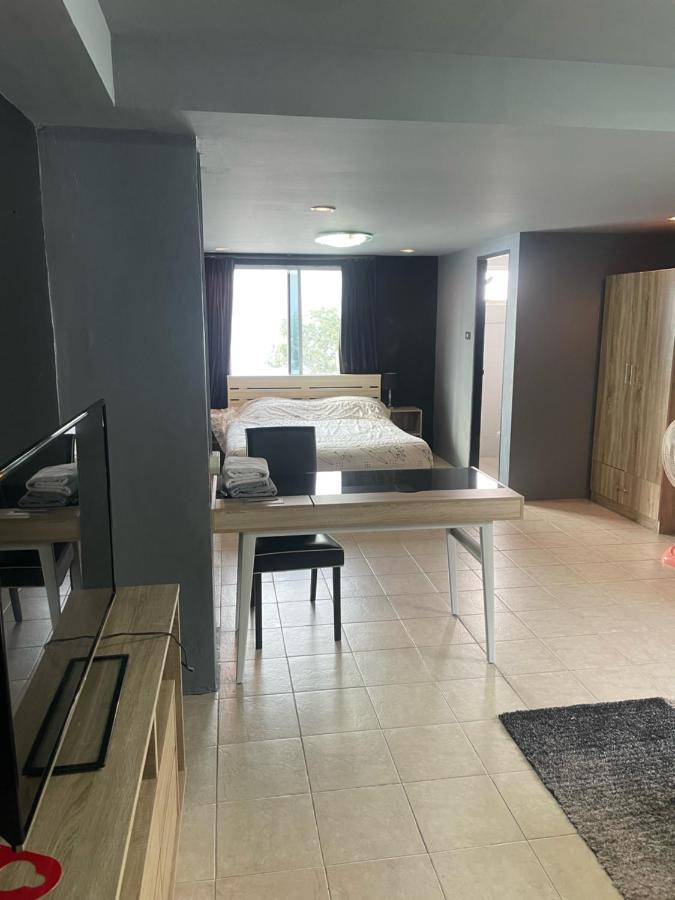Happy Apple Guesthouse Pattaya Zewnętrze zdjęcie