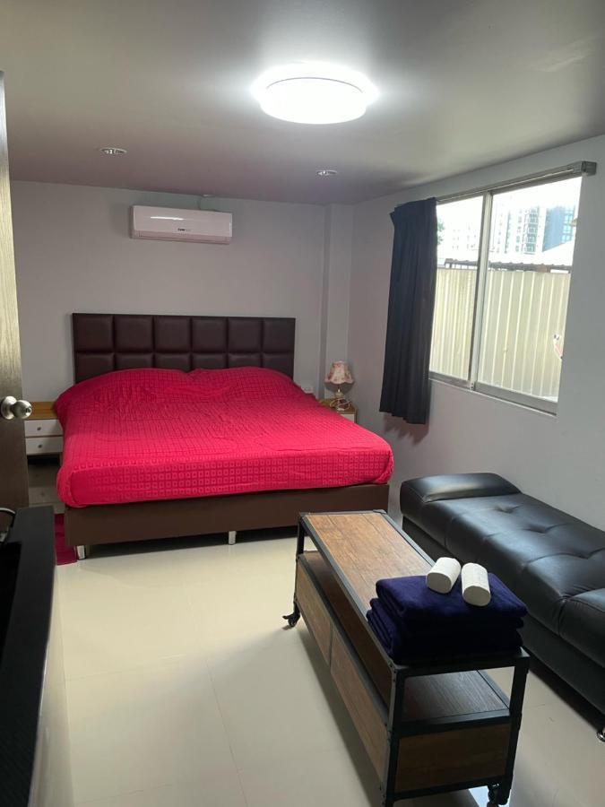 Happy Apple Guesthouse Pattaya Zewnętrze zdjęcie